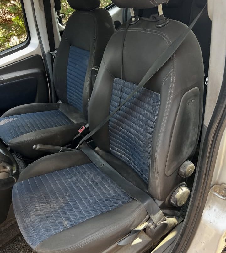 Interni sporchi e opachi, prima del detailing